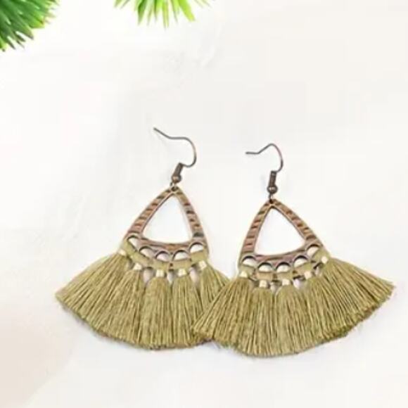 NEW Green BOHO Tassel Earrings, Frayed Tassel Dangle Earrings - Picture 2 of 2